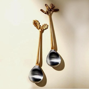Juego de servidor de ensalada con mango moderno de diseño de extremo de hoja de oro Juego de servidor de ensalada de cabezas plateadas de acero inoxidable de alta calidad - Product Image 1
