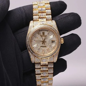Reloj Unisex con Cristal de Moissanita y Diamantes, Chapado en Oro de 18K, Pantalla LCD, Movimiento de Cuarzo de 40MM, Engaste Baguette |   Joyería Hip Hop de Alta Gama - Product Image 4