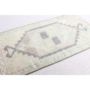 Alfombra Pequeña Vintage de 1.6x3.2 pies, Alfombra de Lana con Diseño de Camuflaje Gris Blanco - Product Image 1