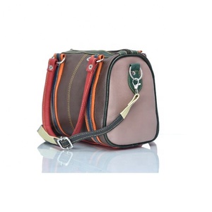 Nouveau véritable fait à la main en cuir de fourrure de vachette sacs à bagages multi-usages unisexe grande taille multi-utilisations sac de voyage cheveux sur cacher fourrure sac polochon - Product Image 5