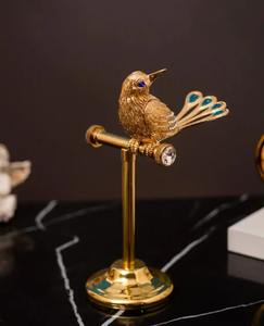 Sculpture géométrique en métal Sculpture de table triangulaire saisissante Sphère décorative en aluminium 3D pour la maison Art déco de style moderne - Product Image 3