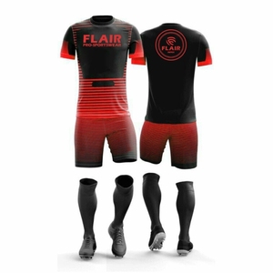 Kits de football rétro conçus sur mesure Uniformes de maillot de football de haute qualité pour hommes et enfants Ensembles de hauts à la mode avec service OEM - Product Image 5