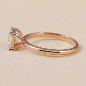 Bague de fiançailles solitaire en diamant de laboratoire taille princesse en argent sterling et or, clarté VS1, couleur F - Design élégant et luxueux - Product Image 6