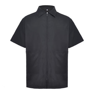 Màu Đỏ Cổ Điển Cắt Tóc Dây Kéo Áo Khoác Với Barber Cực Logo Và Tùy Chỉnh Tên Thêu Chất Lượng Cao Mang Nhãn Hiệu Cắt Tóc Smocks/Áo Khoác - Product Image 1