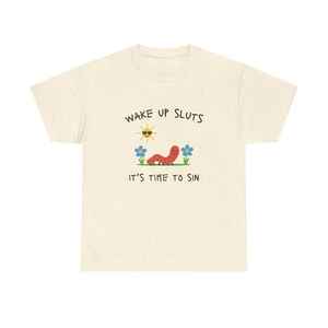 Camiseta Wake Up Sluts, camiseta divertida con diseño de animales, camiseta gráfica con meme, camiseta sarcástica, camiseta maldita, camiseta con humor desenfrenado, camiseta viral - Product Image 1