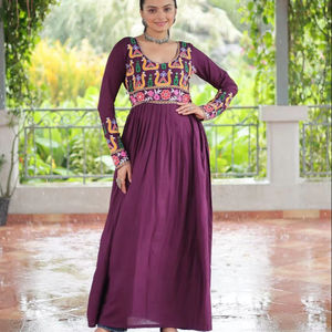 คอลเลกชัน kurti ผ้าไหมเรยอนสีม่วงสำหรับผู้หญิงชุดใส่ทำงานปาร์ตี้ - Product Image 1