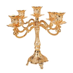 Bougeoir en métal de couleur blanche au design de luxe avec 3 bras et cristal suspendu pour les tailles de 32cm x 57cm x 16cm - Product Image 3
