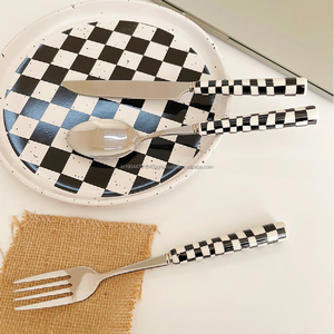 Ensemble de cuillère et fourchette à couteau en acier inoxydable multicolore de style rétro avec manche à carreaux - Product Image 3