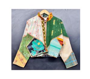 Veste courte matelassée Kantha réversible vintage, patchwork, faite à la main, écologique, nylon/coton, col roulé, boutonnée devant, automne, pour femme - Product Image 1
