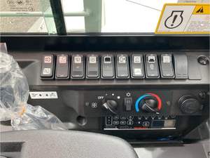 รถขุดตีนตะขาบขนาดเล็ก Takeuchi TB370 มือสอง สภาพดี น้ำหนัก 3.5 ตัน พร้อมห้องโดยสาร เครื่องยนต์ Koop ชิ้นส่วนหลักๆ ทนทาน รับน้ำหนักได้มาก พร้อมใช้งานในสถานที่ทำงาน - Product Image 5