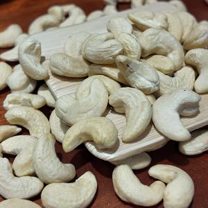 Nueces de cachorro frescas de Vietnam W320 naturales con certificados orgánicos USDA / UE, aptas para exportación a la industria alimentaria. - Product Image 6