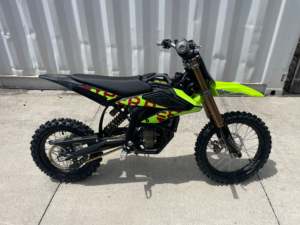 Bicicleta Eléctrica LBX 2025 Edición Amarillo y Negro Hyper Bee, Alta Calidad, 21 Velocidades, Cuadro de Aleación de Aluminio, Motor de 8000W, para Carretera - Product Image 2