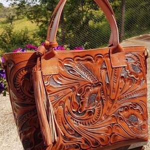 Nouveau Sac Fourre-tout Vintage 2025 en Cuir Véritable 100% pour Femme, Motifs Floraux Gravés à la Main, Léger et Confortable avec Poignée Ergonomique - Product Image 6