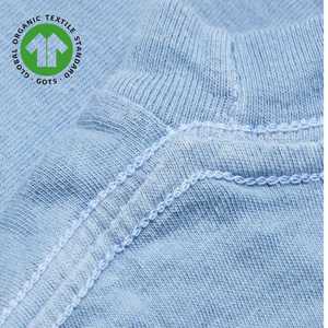 Camiseta orgánica para hombre azul claro, jersey de 4,3 oz, suave y transpirable con cuello acanalado clásico - Product Image 3