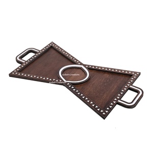 Plateau de service rectangulaire en bois de style moderne à motif géométrique fait main, idéal pour les collations, les desserts, les fêtes et les cadeaux – Artisanat en bois - Product Image 1