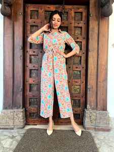 Venta al por mayor de monos holgados estilo sin esfuerzo pantalones cortos casuales de cintura alta con decoración de encaje elegante máxima comodidad - Product Image 4