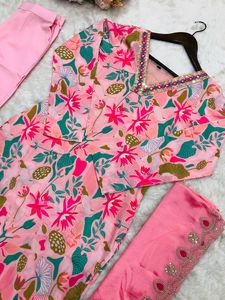 Nueva muselina de diseñador con estampado digital Kurti y pantalón con trabajo de encaje Chinon bordado trabajo Dupatta - Product Image 6