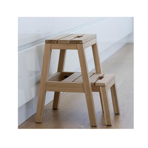 Tabouret d'escalier en bois massif artisanal, idéal pour les enfants, les adultes et les personnes âgées, pour atteindre les armoires hautes, les étagères de garde-manger et les comptoirs - Product Image 3