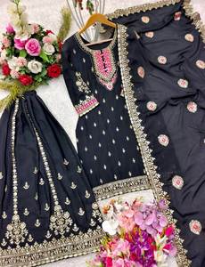 ชุดคุर्ตา/คุर्ติผ้าไหมสำหรับงานแต่งงาน ออกแบบโดยดีไซเนอร์ พร้อมผ้าคลุมไหล่ (ดูพัตตา) - Product Image 2