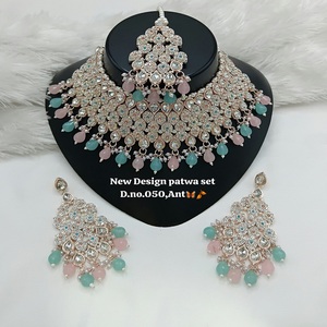 Fournisseurs en gros : Nouvelle collection tendance de colliers ethniques plaqués or de haute qualité avec perles Kundan pour femmes, parfaits pour les fiançailles et les mariages - Product Image 1