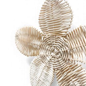 Décoration murale en fleurs tissées à la main, fabriquée à partir de matériaux naturels pour la chambre de bébé, style bohème, Vietnam - Product Image 2