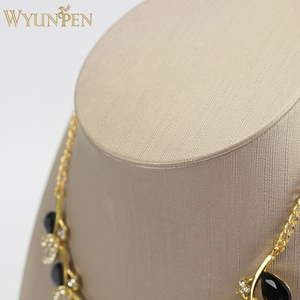 WYP PU cuero lujo joyería busto y collar soporte de exhibición maniquí profesional para elegante collar presentaciones - Product Image 1