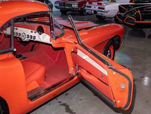 Corvette Fuelie Clásico de Élite Usado de 1957 con Techo Rígido - Product Image 5