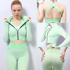 Europa y los Estados Unidos Conjunto de ropa de yoga sin costuras Mujer Punto Levantamiento de cadera Estiramiento Fitness Deportes Tres conjuntos Tallas grandes - Product Image 4