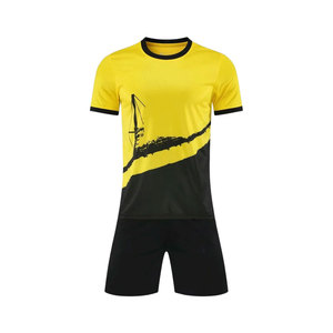 Maillots de football personnalisés en polyester de haute qualité pour hommes, uniformes sportifs pour adultes, impression de logo et de nom, technologie de découpe automatisée, sur mesure - Product Image 3