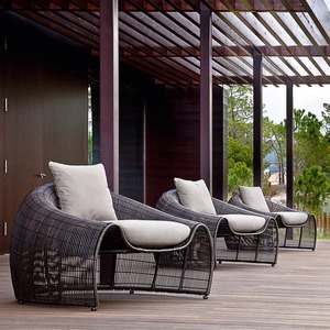 Ensemble de mobilier d'extérieur de luxe en trois pièces, chaise en rotin et bois massif, résistant aux intempéries, pour villa, cour, jardin, salon de jardin - Product Image 4