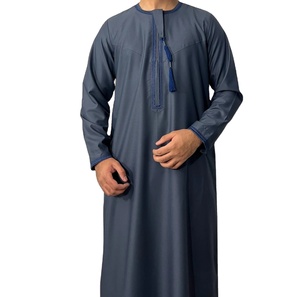 2023 nouveau design en gros robe musulmane musulmane dubaï islamique thobe vêtements hommes Thobe solide teint hommes personnalisé poitrine tussle conception - Product Image 6