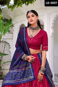 Fusion parfaite de style indien du sud de l'imprimé Bandhani audacieux et des frontières royales pour les collections Navratri Charm Lehenga Choli - Product Image 4