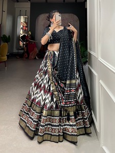 Lehenga choli ผ้าพิมพ์ลายออกแบบจากนักออกแบบผ้าไหมหนักล่าสุด - Product Image 3