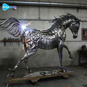 تمثال حصان واقف بحجم طبيعي من الفولاذ المقاوم للصدأ المصقول عالي الجودة مع تصميم الصليب للديكور الخارجي للحدائق والمنازل - Product Image 1