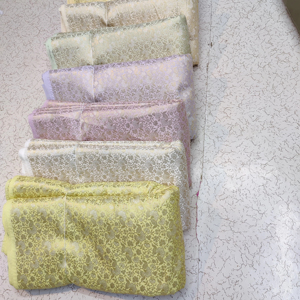 Venta al por mayor de lujo de alta densidad 100% seda Jacquard brocado tela satén impreso satén vestidos de novia de punto muestra gratis - Product Image 1