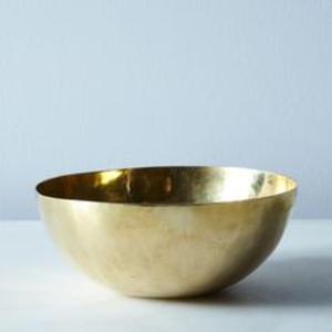 Cuenco para servir de latón grabado a mano duradero para crear un atractivo visual llamativo y servir la comida con elegancia duradera - Product Image 1