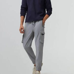 กางเกงจ็อกเกอร์ผู้ชายสีเทาอ่อนแบบแห้งเร็วพิมพ์โลโก้ตามสั่ง ระบายอากาศได้ดี มีกระเป๋าข้างแบบมีซิปและกระเป๋าหลัง - Product Image 6