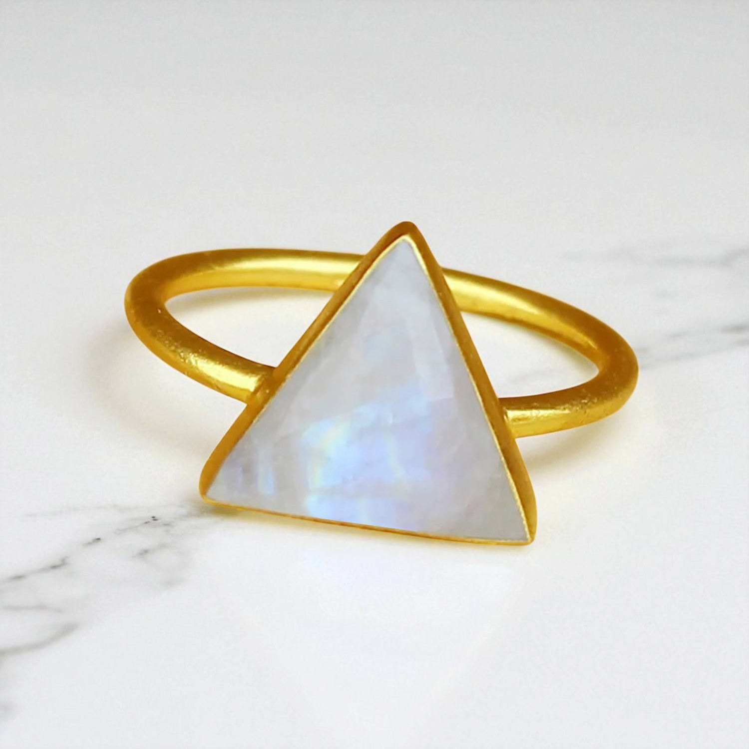 มูนสโตนสีรุ้ง