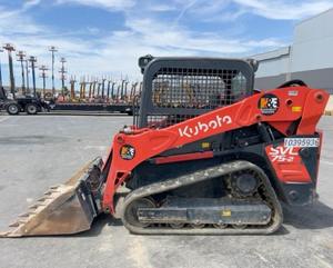 Chargeuse sur chenilles Kubota SVL75-2 Skid Steer 2023: puissance polyvalente avec hydraulique auxiliaire et godet disponible sur bidadoo - Product Image 5