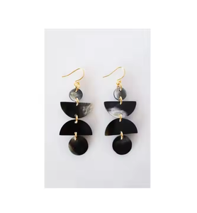 Boucle d'oreille en corne de buffle de qualité supérieure Fêtes de restaurant de bonne qualité par l'artisanat en croissant - Product Image 1