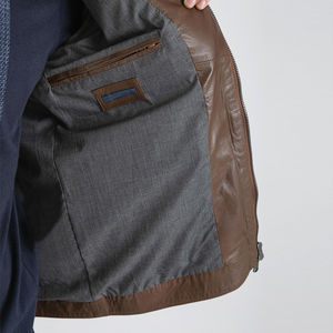 Chaqueta de cuero Vintage de tendencia superior para hombre, logotipo personalizado, cuello levantado, proveedor directo de fábrica, nueva ropa de invierno con estilo - Product Image 4