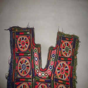 Chemisiers ethniques vintage pour femmes Artland International Baloch, col Banjara, broderie, travail de miroir, patch, manches courtes, coton - Product Image 2