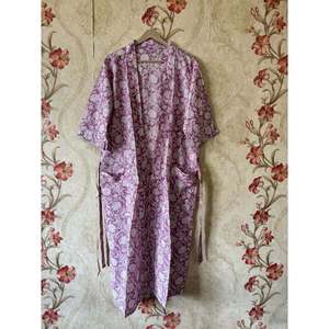 Robe Kimono en Coton Fleuri Élégante Décontractée Style Fête Taille Unique Lavable Logo Personnalisé pour les Journées d'Été Décontractées - Product Image 1