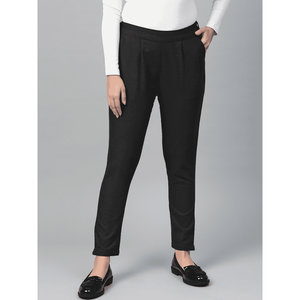 Pantalon flammé en coton noir solide pour femmes Design décontracté coupe régulière - Product Image 2