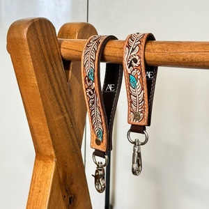Turquoise et plume blanche usiné bracelet en cuir porte-clés ensemble porte-clés personnalisé-clé de voiture de cow-girl clé Western clé sangle porte-clés - Product Image 1