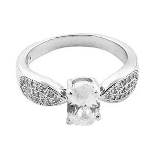 Bague de fiançailles pour femme en argent 925 avec zircon taille ovale serti à griffes, design ailes pavées, plaqué rhodium, style classique de luxe pour mariage et soirée - Product Image 1