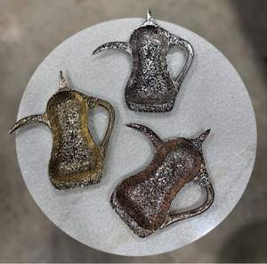 Bouilloire à café Dallah de luxe en métal aluminium pour noix et fruits secs finition or et argent Plateau de service 100% sans danger pour les aliments - Product Image 1