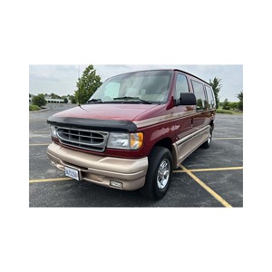 Ford Econoline Wagon avec moteurs solides Intérieurs spacieux Sièges en cuir de couleur foncée AWD Drive R15 Taille des pneus - Product Image 1