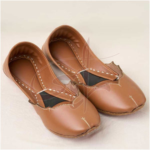 Khussa para Mujer de Marca Privada Hecha a Medida - Fabricada en Pakistán, Tendencia de Moda, Antideslizante, Estampada, Color y Logotipo Personalizados, Alta Calidad - Product Image 1