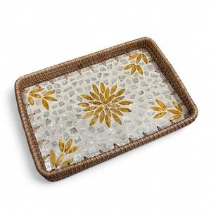ถาดตกแต่งสไตล์โบฮีเมียนทำมือจากหวายฝังเปลือกหอยมุก ดีไซน์ยืดหยุ่น เป็นมิตรกับสิ่งแวดล้อม เหมาะสำหรับใช้บนโต๊ะในบ้าน - Product Image 2